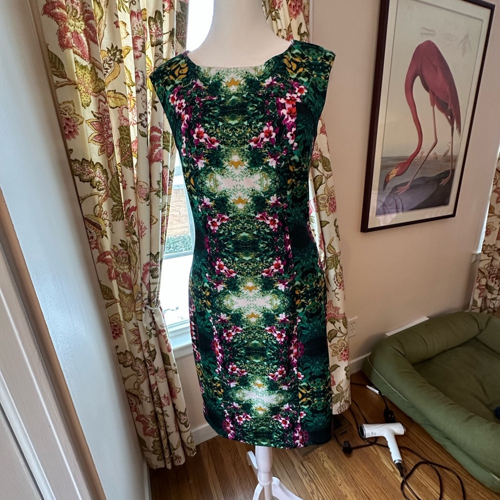 Cynthia Rowley size 4 form fitting floral print dress